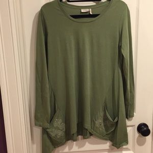 Logo by Lori Goldstein tunic size S